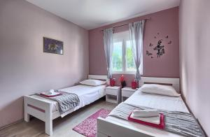 Posteľ alebo postele v izbe v ubytovaní Villa Anadi