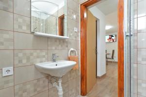 Kúpeľňa v ubytovaní Apartments Josip 1713 + 31 fotografií