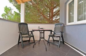 Patio alebo iná vonkajšia časť ubytovania Apartments Josip 1713
