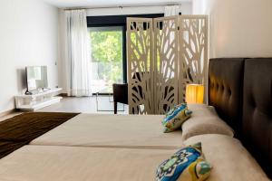 Postel nebo postele na pokoji v ubytování BLUESEA Dimona Suites + 37 fotografií