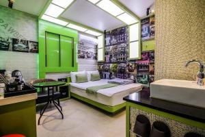 a bedroom with a bed and a sink in a room at Jinju GnG Motel in Jinju