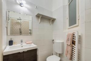 Kúpeľňa v ubytovaní Fashion Street Luxury Apartment + 17 fotografií