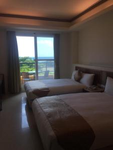 Säng eller sängar i ett rum på Harmony Ocean Hotel