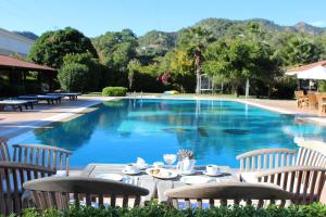 Bazén v ubytování Efe Hotel Gocek nebo v jeho okolí