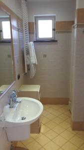 A bathroom at Agriturismo La Lobra