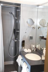 Koupelna v ubytování Hotel Sonnenhalde Wiesen + 37 fotografií