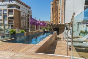 a swimming pool on top of a building at Mercure Toulouse Centre Saint-Georges in Toulouse