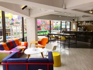 Lounge alebo bar v ubytovaní Single Inn-Kaohsiung Station