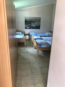 Postel nebo postele na pokoji v ubytování Apartmani Tomovic