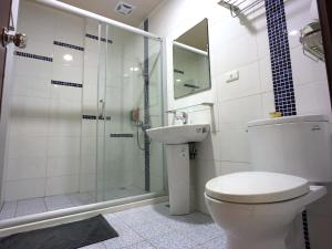 Vannas istaba naktsmītnē Kenting Dio Inn