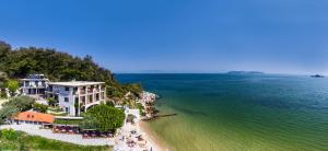 an aerial view of a building on the beach at Hotel Villa Nisteri in Limenas