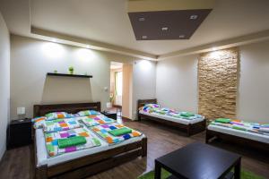 A bed or beds in a room at Türkiz Apartman