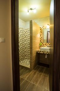 A bathroom at Türkiz Apartman