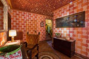 a bathroom with a sink and a table with a lamp at La Griglia Hotel in Argegno