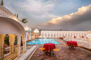 Bazén v ubytování Hotel Rajasthan palace - A Boutique Heritage Hotel in Jaipur nebo v jeho okolí