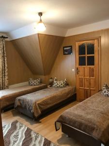 a bedroom with two beds in a room at Hanusina Chałupa Wynajem pokoi in Zakopane