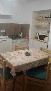 Kuchyň nebo kuchyňský kout v ubytování Fortuna Apartments