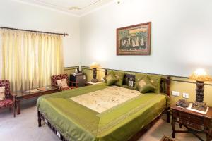 Postel nebo postele na pokoji v ubytování Hotel Rajasthan palace - A Boutique Heritage Hotel in Jaipur