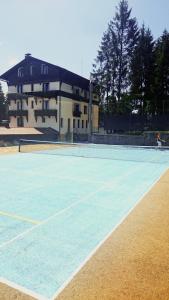 Εγκαταστάσεις για τένις ή/και σκουός στο Pensiunea Panoramic ή εκεί κοντά