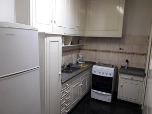 Dapur atau dapur kecil di Departamento muy amplio en excelente ubicación