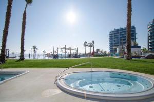 Bazén v ubytování SEA SENSES SKYLINE Torrevieja nebo v jeho okolí