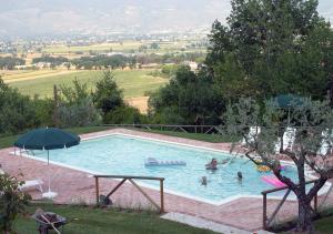 The swimming pool at or close to Agriturismo Il Poggiolo