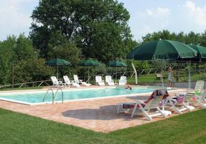 The swimming pool at or close to Agriturismo Il Poggiolo