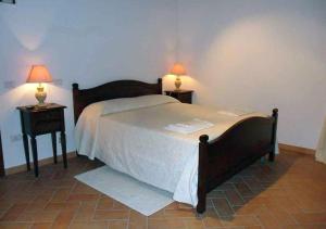 A bed or beds in a room at Agriturismo Il Poggiolo