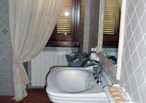 A bathroom at Agriturismo Il Poggiolo