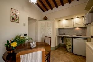Kuchyň nebo kuchyňský kout v ubytování Agriturismo Podere La Rocca