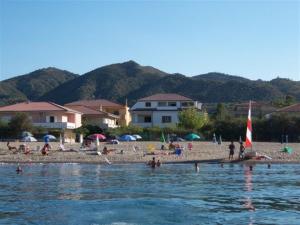 a group of people on a beach near the water at Bed & Breakfast "Camera a Sud" in Cariati
