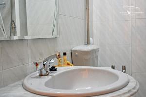 Uma casa de banho em Alecrim Rosmaninho Guest House