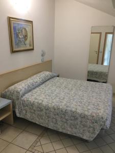 Кровать или кровати в номере Hotel Adriana