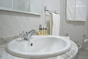 Kylpyhuone majoituspaikassa Alecrim Rosmaninho Guest House