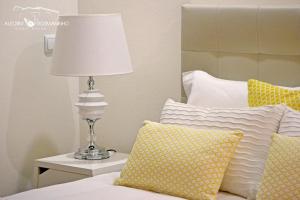 Uma cama ou camas num quarto em Alecrim Rosmaninho Guest House