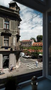 widok z okna ulicy miejskiej w obiekcie MINT Boutique Studio Apartments w Zagrzebiu