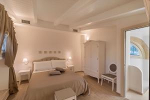 Una cama o camas en una habitación de Agape Rooms