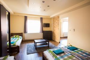 A bed or beds in a room at Türkiz Apartman