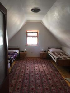 Posteľ alebo postele v izbe v ubytovaní Chalupa Matej