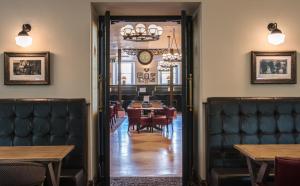 The Old Borough Hotel - Wetherspoon的休息区