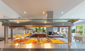 Comida no hotel ou em algum lugar perto