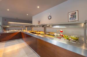 Comida no hotel ou em algum lugar perto