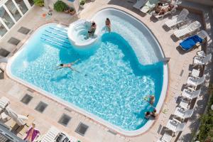 Bazén v ubytování Hotel Astro nebo v jeho okolí