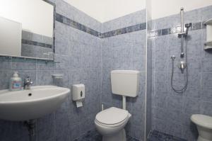 Koupelna v ubytování Hotel Edelweiss