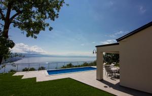 a house with a view of the ocean at Villa vista sul Quarnero in Matulji