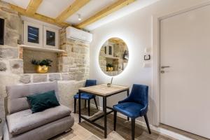 Posezení v ubytování Miara Luxury Rooms