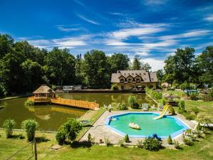 Bazén v ubytování Agromurena nebo v jeho okolí