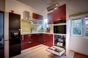 Kuchyň nebo kuchyňský kout v ubytování Apartman NANE