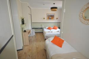 Un ou plusieurs lits dans un hébergement de l'établissement Hotel Cote Basque