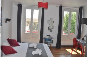 Un ou plusieurs lits dans un hébergement de l'établissement Hotel Cote Basque